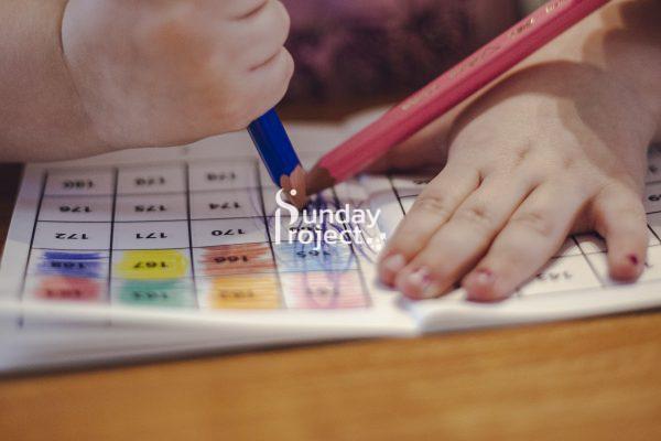 kolorowanie książeczki kolorowanie terapia ręki, autyzm