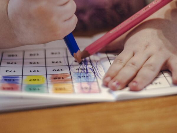 kolorowanie książeczki kolorowanie terapia ręki, autyzm