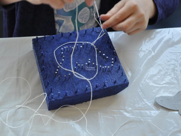 warsztaty artystyczne Warsztaty plastyczne - obrazki ze sznurka - zdjęcie do pobrania