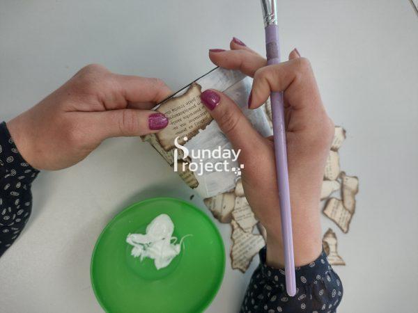 ozdabianie doniczki eko deko z papieru recyklingowe pomysły, ozdabianie donicy stara ksiazką