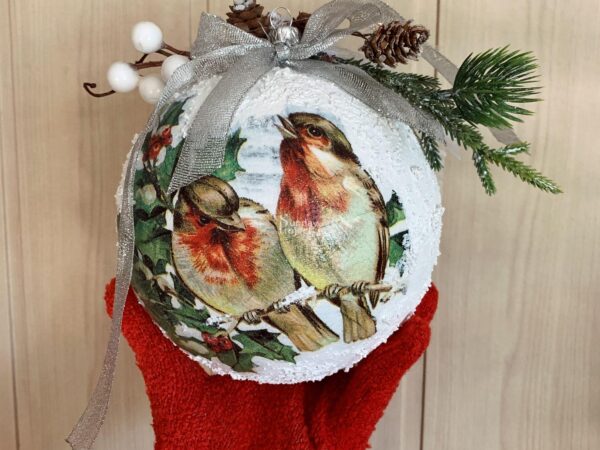 bombka z ptkaszkami i śniegiem decoupage 126m1-1505 bombka z sikorkami