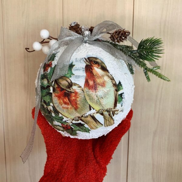 bombka z ptkaszkami i śniegiem decoupage 126m1-1505 bombka z sikorkami