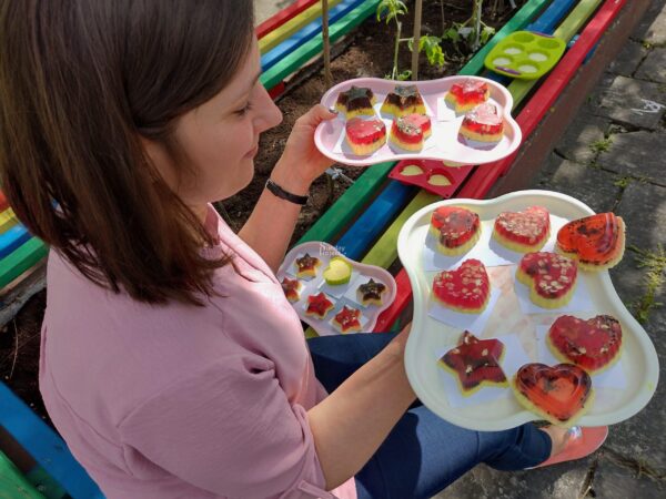 praca w przedszkolu przedszkole nauczycielka przedszkola, prace plastyczne