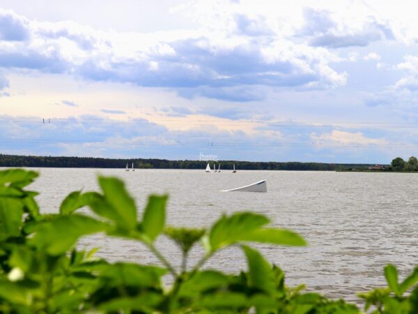 02 żaglówki nad jeziorem-2940- M żaglówki nad jeziorem