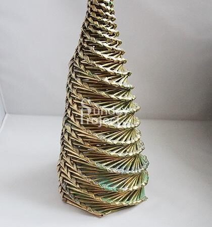 choinka z papierowej wikliny złota Choinka z papierowej wikliny