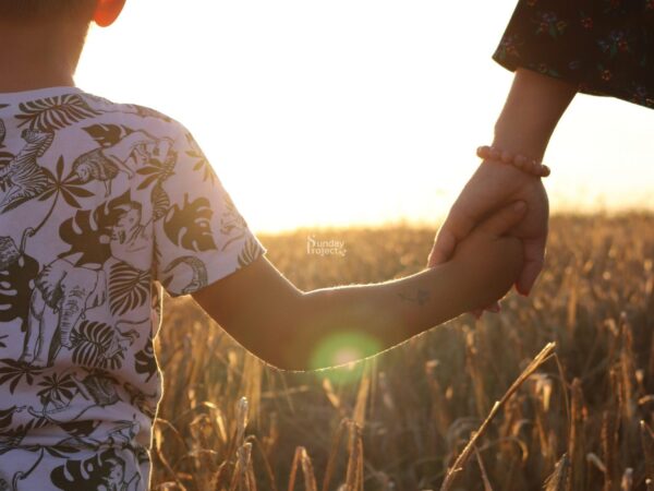 rodzic z dzieckiem w zbożu rodzic z dzieckiem w zbożu