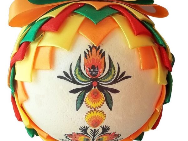 bombka decoupage i ze wstążką Bombka ze wstążki kanzashi, technika karczochowa - zdjęcie do pobrania