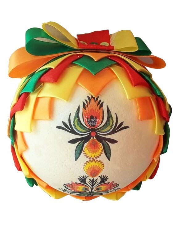 bombka decoupage i ze wstążką Bombka ze wstążki kanzashi, technika karczochowa - zdjęcie do pobrania