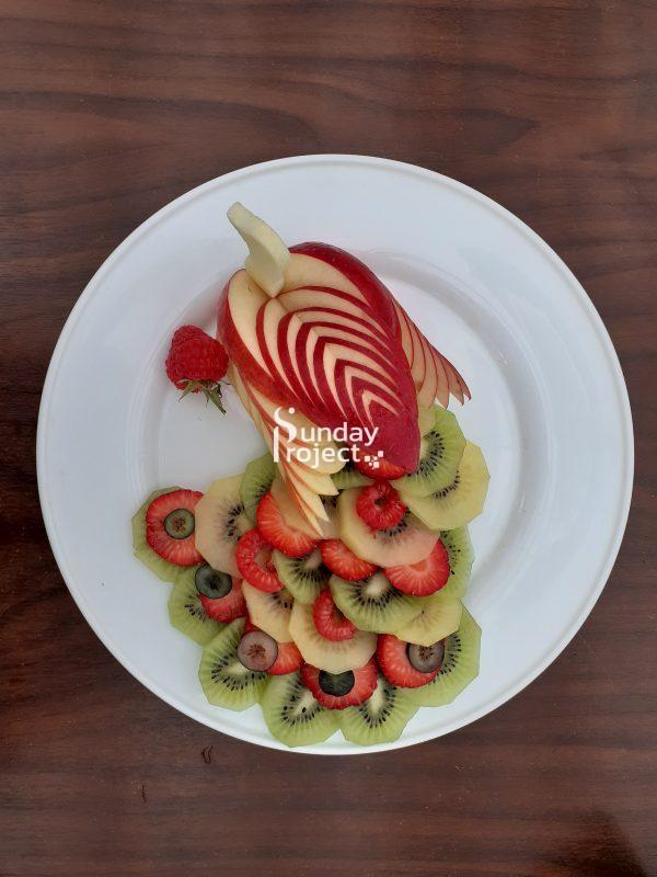 dekoracja talerza paw dekoracje z owoców