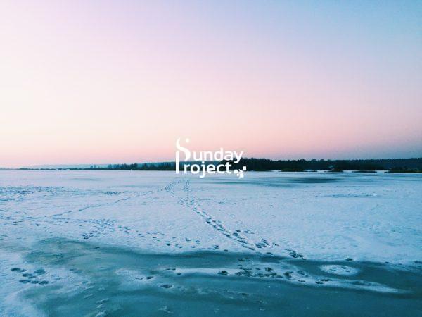 różowy zachód słońca w zimie, zamarznięty zalew, Sawin Różowe niebo, zachód słońca w zimie, zamarznięty zalew