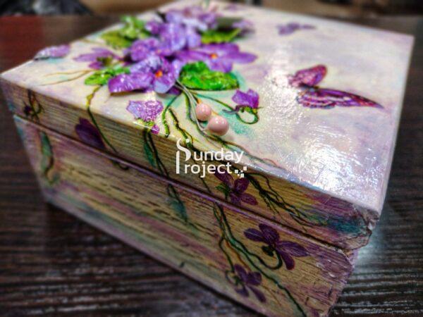 szkatułka sospeso Szkatułka sospeso - zdjęcie do pobrania