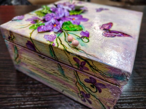 szkatułka sospeso Szkatułka sospeso - zdjęcie do pobrania