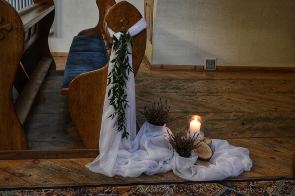 dekoracja ślub wrzosy rustrykalna Dekoracja rustrykalna kościoła ślub wrzosy - zdjęcie do pobrania