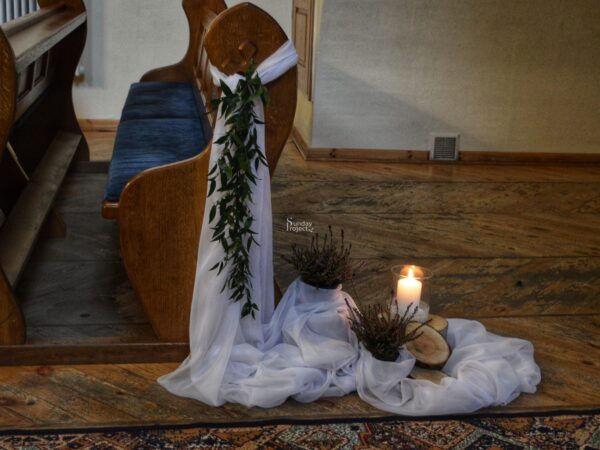 dekoracja ślub wrzosy rustrykalna Dekoracja rustrykalna kościoła ślub wrzosy - zdjęcie do pobrania