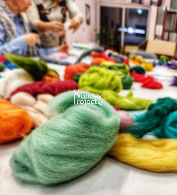 warsztaty rękodzieła filcowanie wełna czesankowa filc