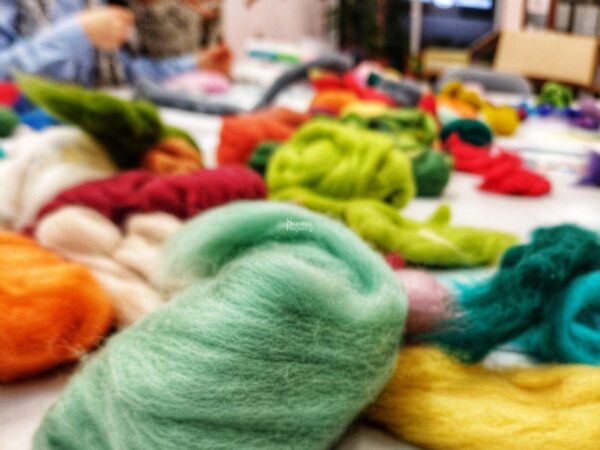 warsztaty rękodzieła filcowanie wełna czesankowa filc