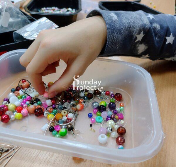 koraliki do robienia biżuterii Koraliki do tworzenia biżuterii - zdjęcie do pobrania