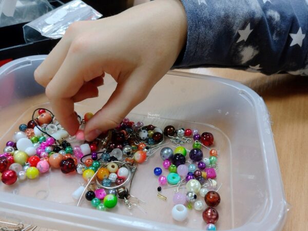 koraliki do robienia biżuterii Koraliki do tworzenia biżuterii - zdjęcie do pobrania