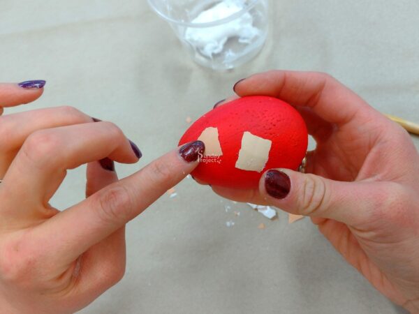 robienie pisanek pisanki ze skorupkami