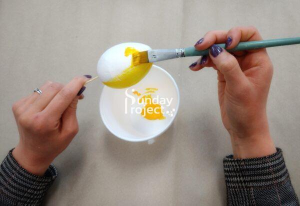 malowanie pisanki, jajko styropianowe Malowanie pisanek, dekoracje wielkanocne